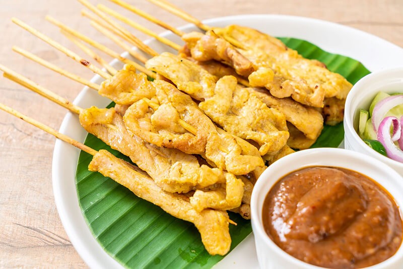 Brochettes de poulet sauce satay