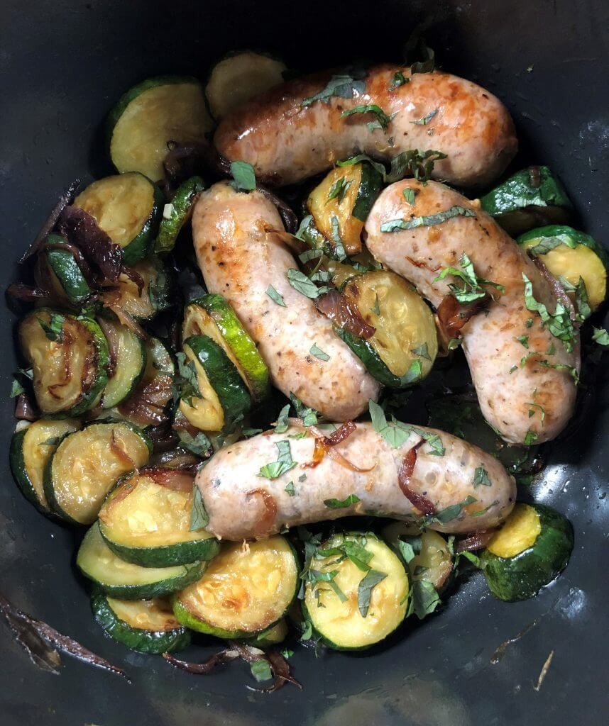Saucisses et courgettes au basilic