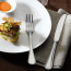 couteau-de-table-manche-plat-lame-scie-en-inox-18-10-3mm-finition-miroir-confidenc